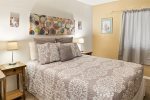 Queen bed and high quality linens